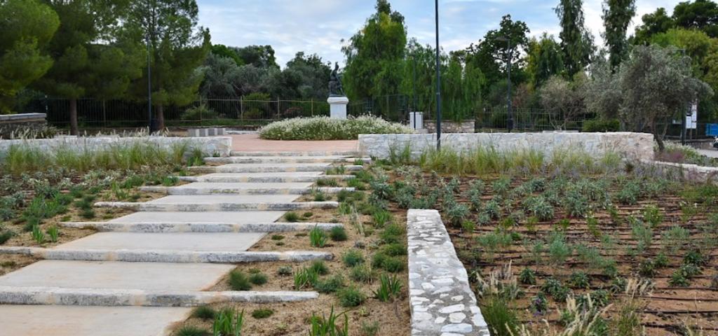 Ολοκληρώθηκε η ανάπλαση της πλατείας του Θησείου  Ολοκληρώθηκε η ανάπλαση της πλατείας του Θησείου